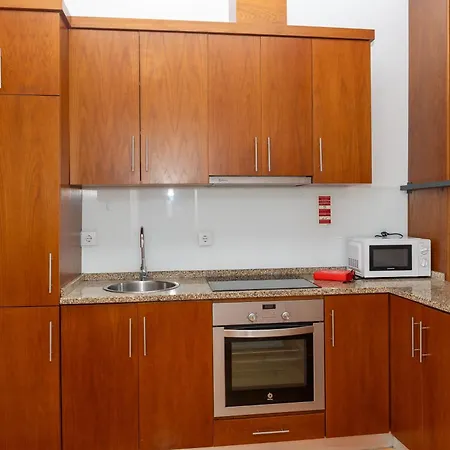 Moniz Terrace Apartment *