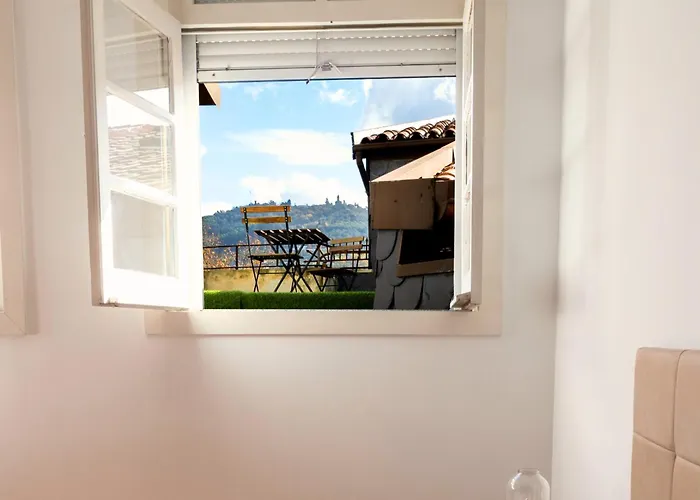 Moniz Terrace גימראייש